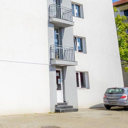 Apartament Cu O Camera Арад Екстериор снимка