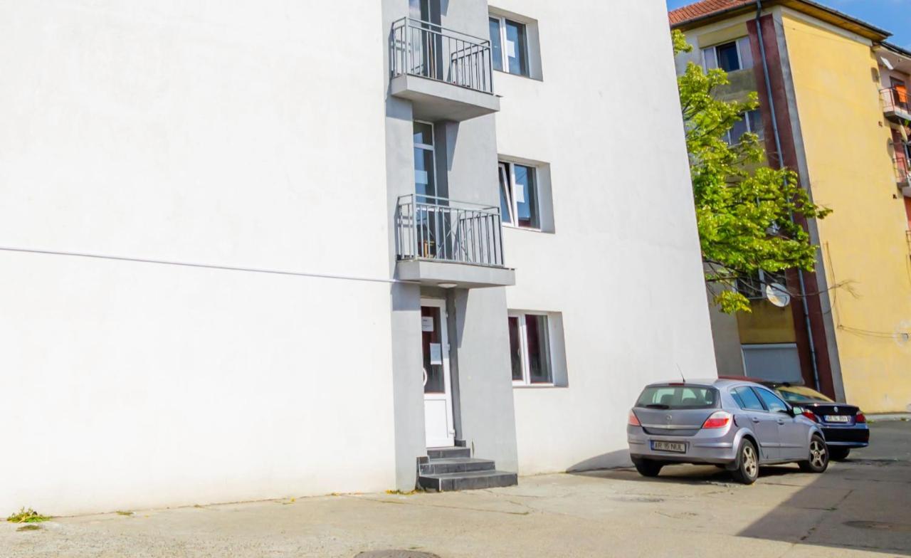 Apartament Cu O Camera Арад Екстериор снимка